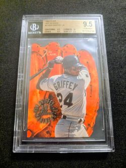 1994 Fleer Flair Ken Griffey Jr. "Hot Gloves" BGS 9.5