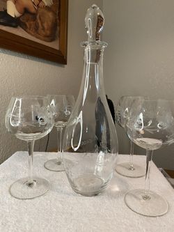 Grape Etched Decanter With 4 Grape Etched Wine Glasses