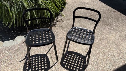 Metal chairs x2