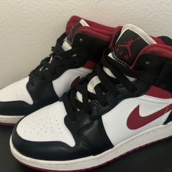 Jordan 1 Mid