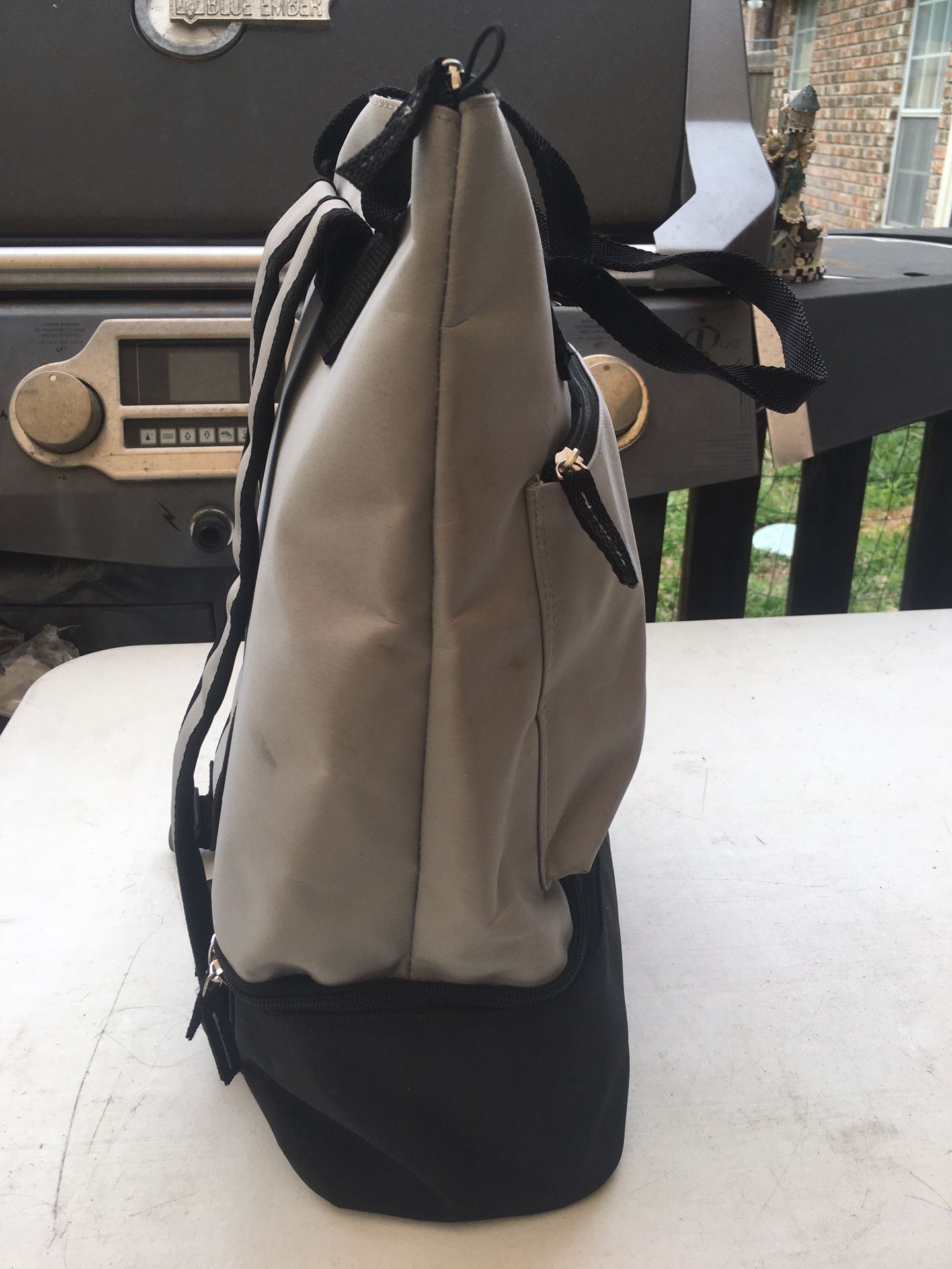 270.-Dsw Slim Backpack Carry Bag Zip Shoe Compartment