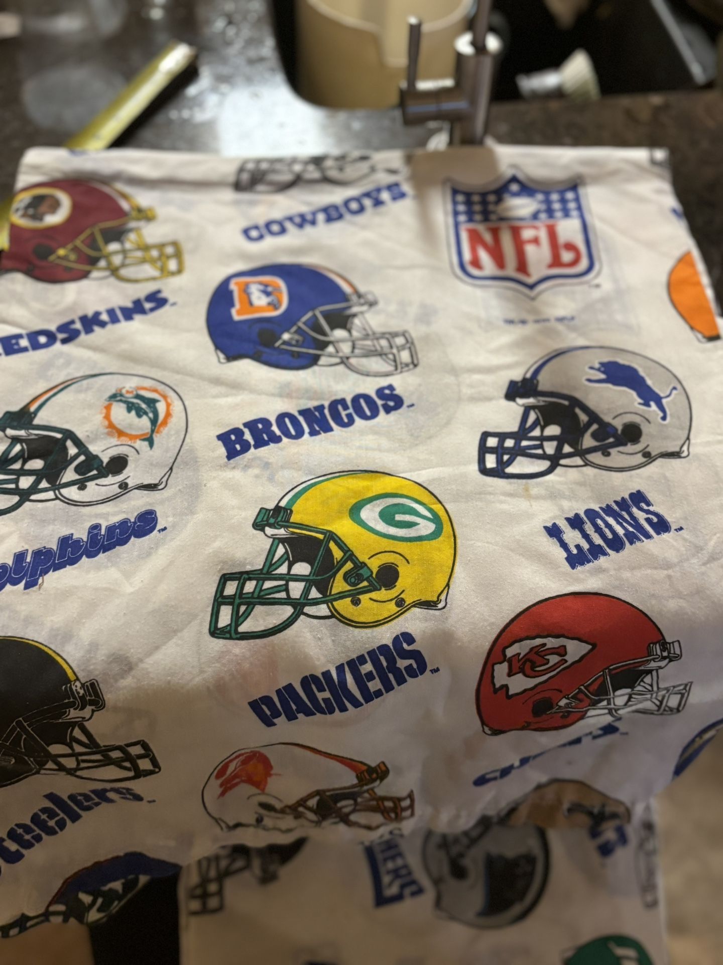 Vintage NFL Bed Sheet Football Helmets Team Names twin size