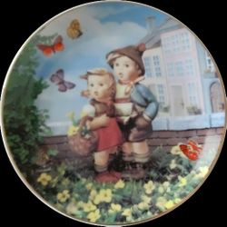 Vintage Danbury Mint Hummel Plate "Surprise" Little Companions Gold Trim