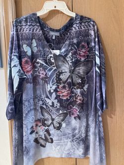 NWT Womens Tunic butterflies and flowers size 1x
