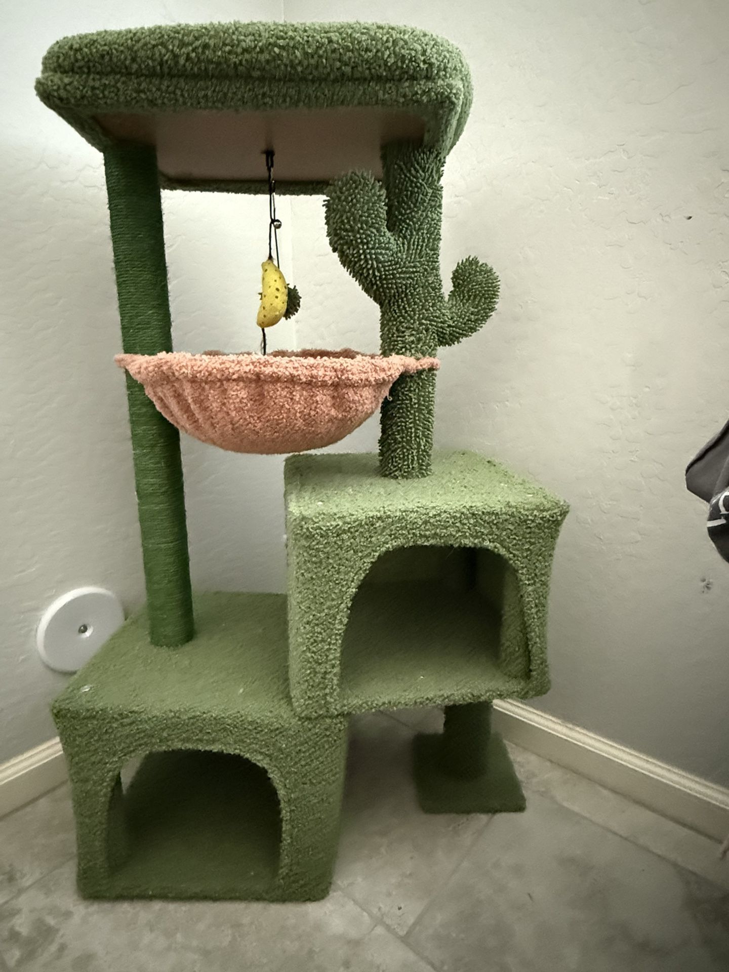 Kitten Accessory Lot: Includes Kat Tree, Litter Box, And Square Box House