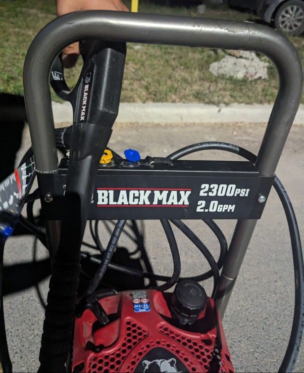 Blackmax 2300psi 2.3gpm Gas Pressure Washer 