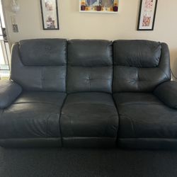 Recliner Couch MUST PICKUP BY 4/1