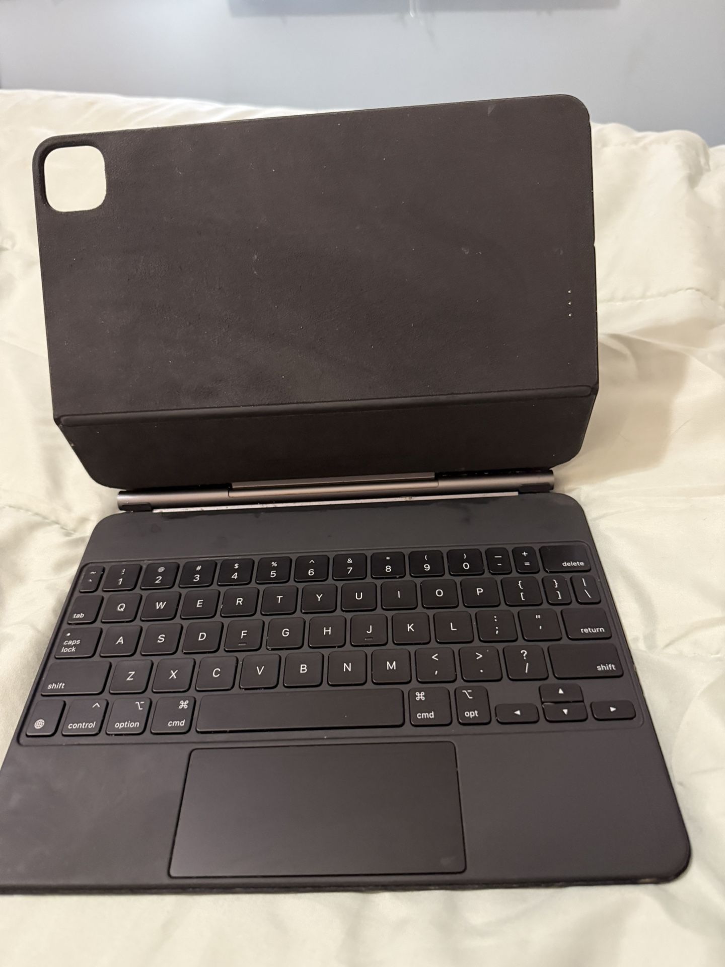 Magic Keyboard & Apple Pencil 