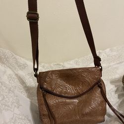 Brown purse 