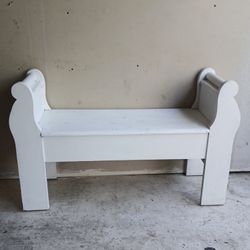 White Wood Farmhouse Bench. 