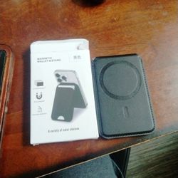 Satechi Vegan Leather Magnetic Wallet Stand