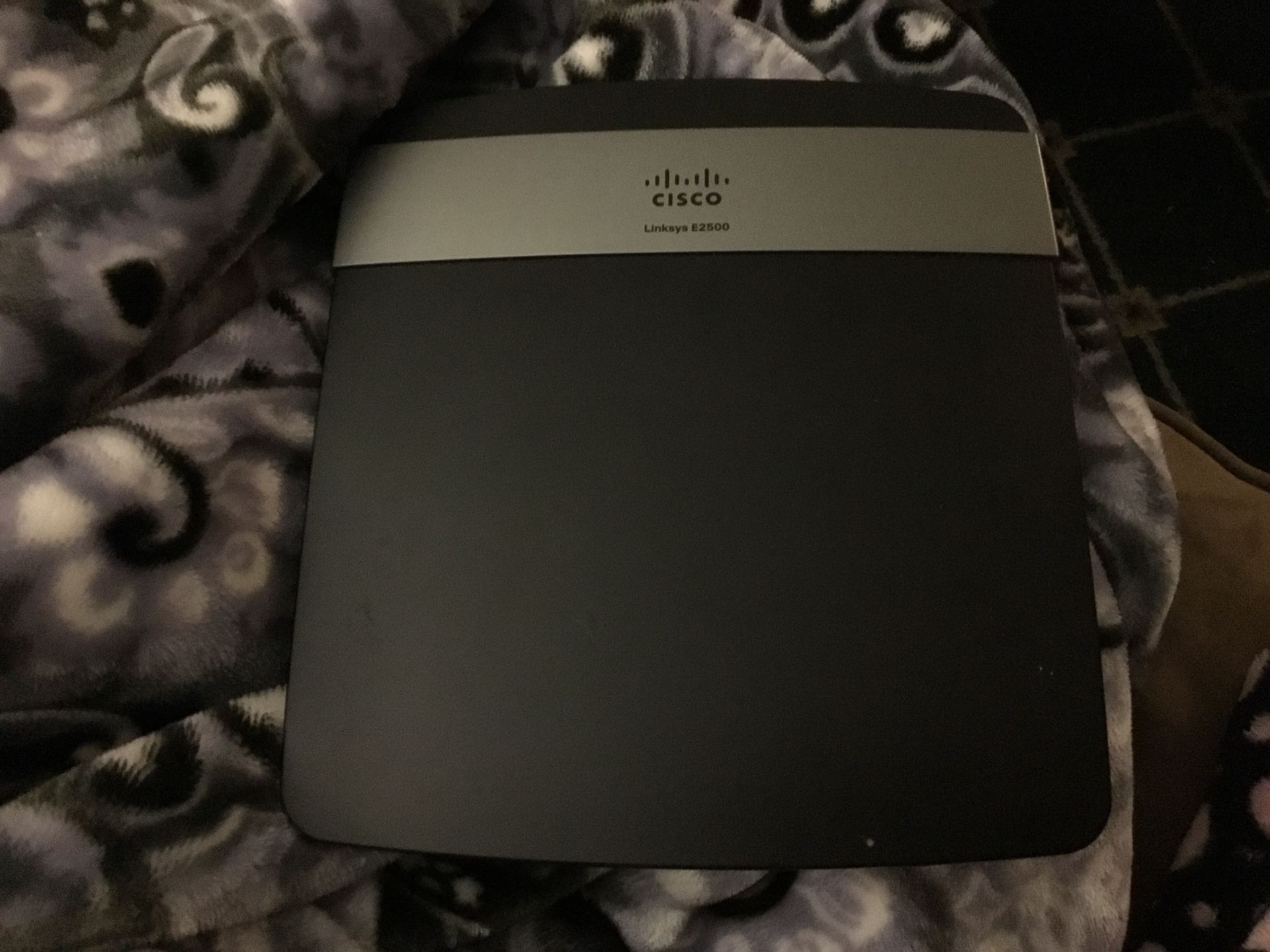 Linksys E2500 WiFi router