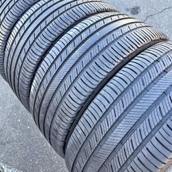 235/55/20 Vendo Un Set De Llantas Marca Michelin Con 80% De Vida Las 4 