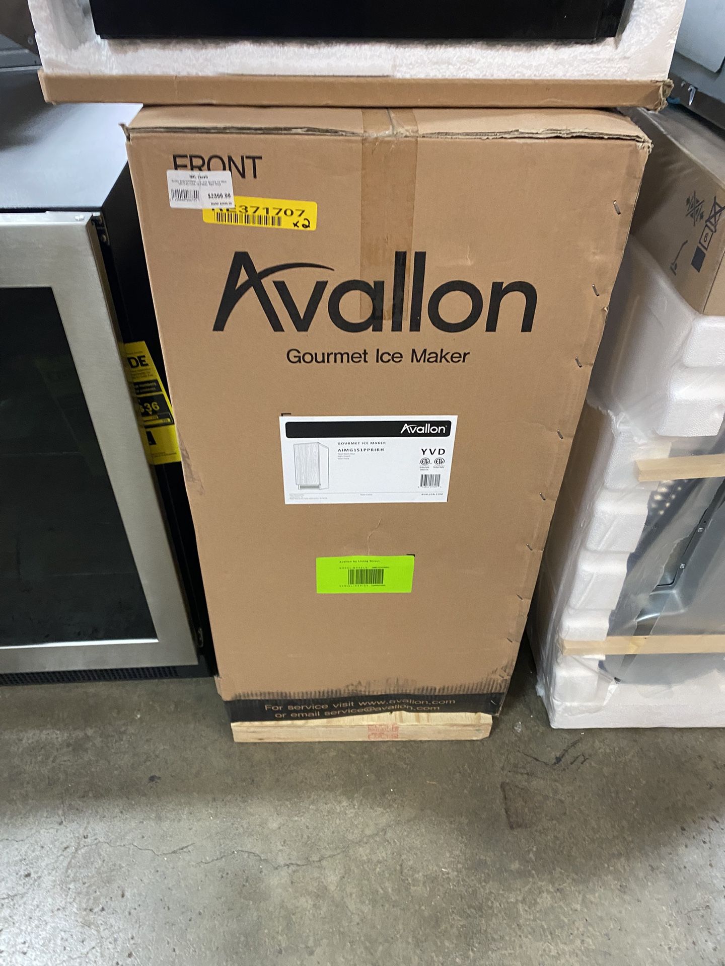 Avallon AIMG151PPRIRH 5" 26 Lbs. Capacity Built-In and Free Standing Ice Maker