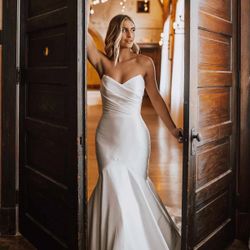 SIMPLE STRAPLESS MERMAID WEDDING DRESS WITH POINTED SWEETHEART NECKLINE