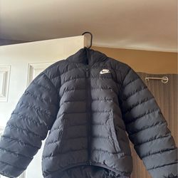 Black Nike boys jacket size Medium