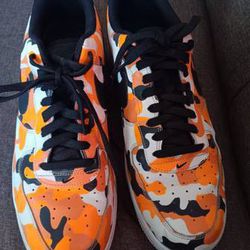 Nike Camouflage Orange Tennis Shoes 