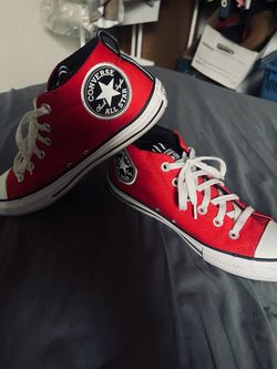 Girls 7.5 Converse midtops