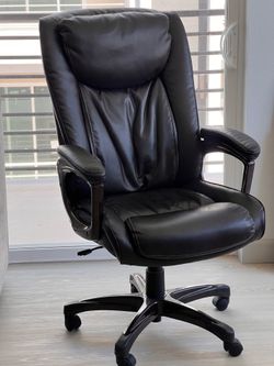 Executive Office Chair – Black Faux Leather – Comfortable & Adjustable
