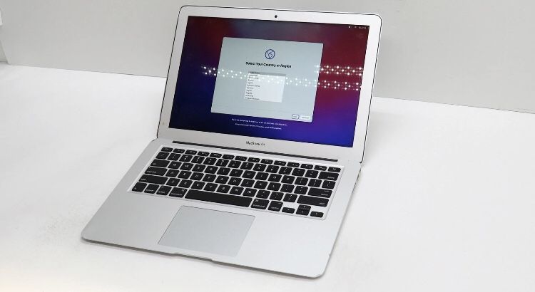 Apple MacBook Air A1466 13 Core i7 8GB 256GB Silver