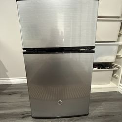 GE mini fridge