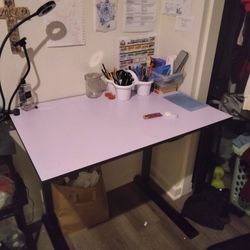 Adjusting Art Desk 60$ 