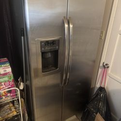 GE REFRIGERATOR 