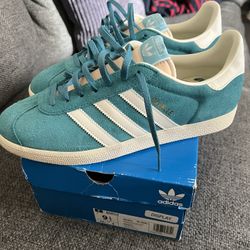 Adidas Gazelle Size 9.5 Mens
