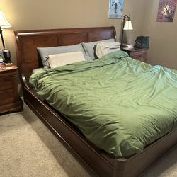 High-Quality King Bed (Tempurpedic + Solid Wood Frame)