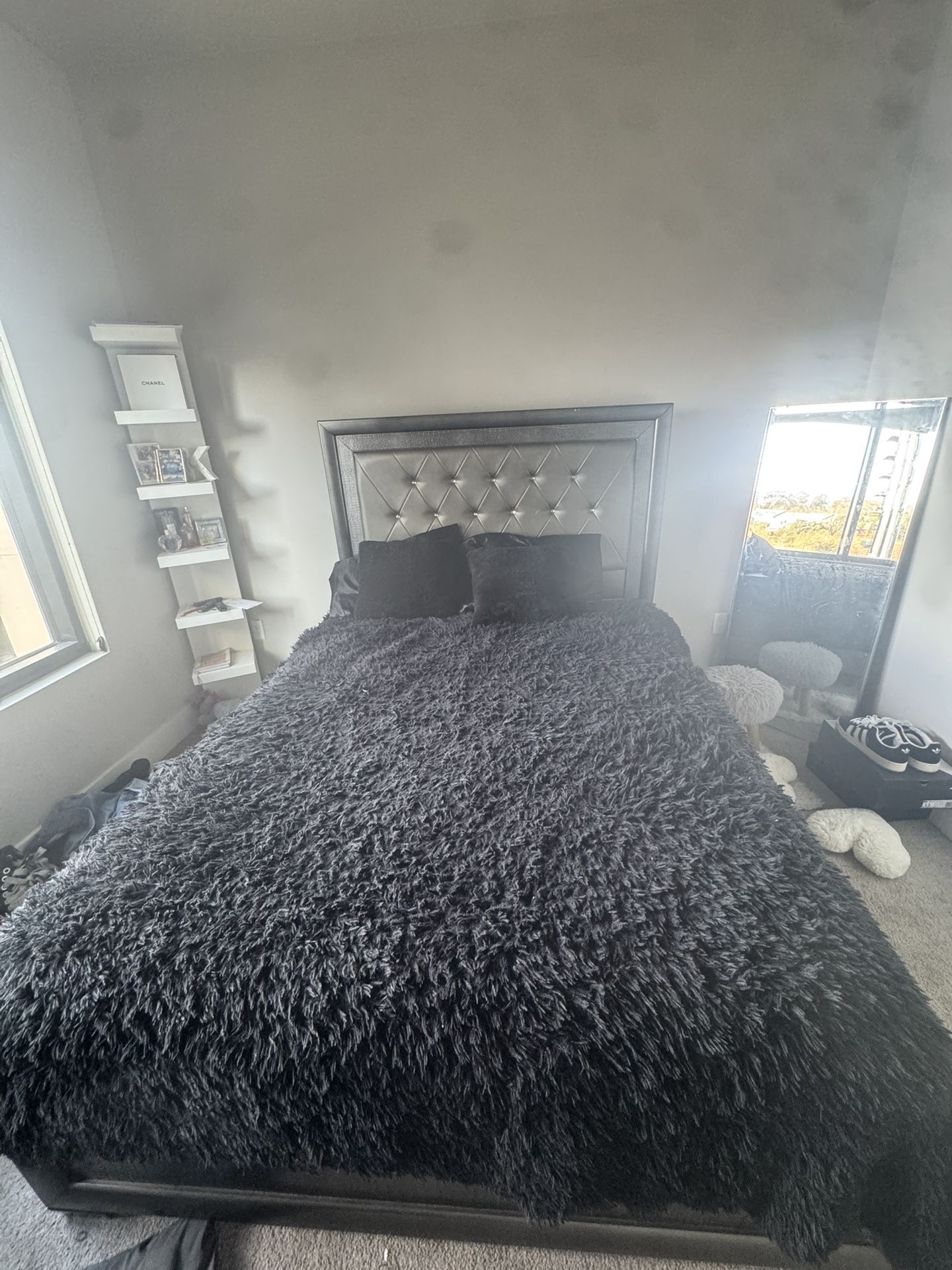 QUEEN SIZE BED WITH MATRESS AND BOX SPRING INCLUDED.