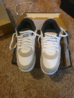 Jordan Max Aura 6 size 8