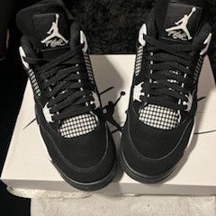 Air Jordan White Thunder 4 Retro Black/white