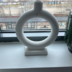 Gunlar Modern White Ceramic Vase - Decorative Hollow Donut Floral Vase Home Decor Centerpieces, Flower Vase for Living Room, Kitchen, Office, Table, B