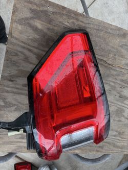 2018-2021 Lincoln Navigator Left Driver Side Taillight