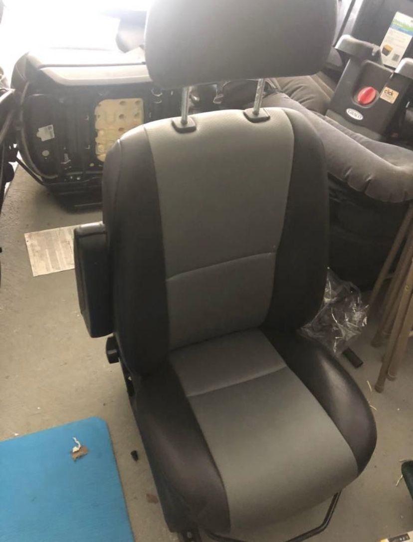 2010 - 2017 MERCEDES SPRINTER W906 FRONT LEFT DRIVER SIDE & right pass" (auto parts - by owner)
