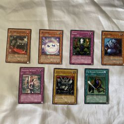 Bundle of 7 yugioh cards