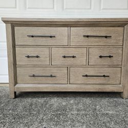 Havertys Grayson Youth Dresser
Like New 