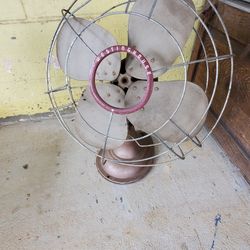 Vintage Metal Blade Westinghouse Table Top Electric Fan 