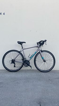FUJI FINEST 2.5 ROAD BIKE