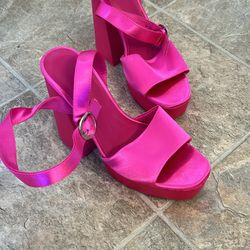 LIKE NEW HOT PINK HIGH HEELS / WEDGES