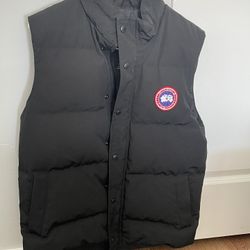 Canada Goose Black Puffer Down Vest Men's Size M
