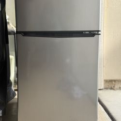 Whirlpool Dorm Refrigerator