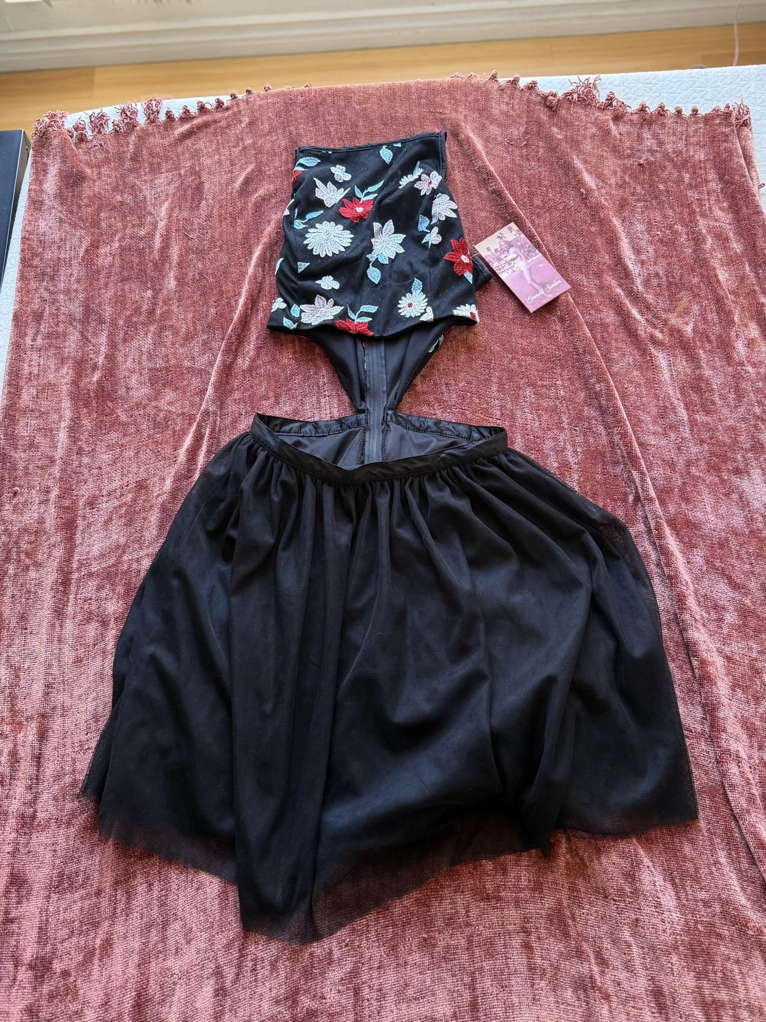 Black Embroidered Midriff Dress – NWT – Size 7