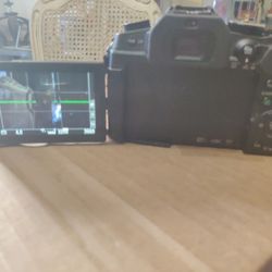 Lumix Panasonic DMC-G85 4k Video DSLM Micro Four Thirds Mirrorless Camera