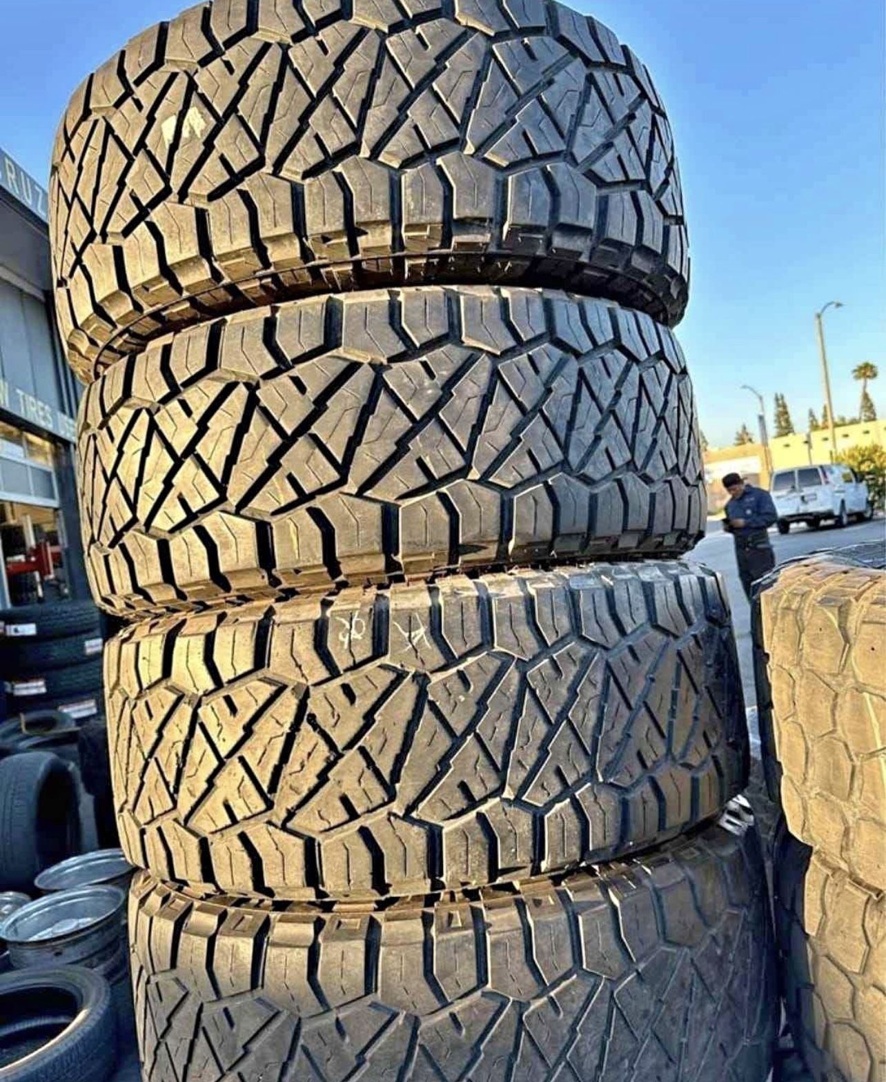 35x12.50/18 Nitto vendo un set de llantas usadas excelente condiciones de vida las 4 ✅🤩I am selling a set of used tires, all 4 in excellent living co