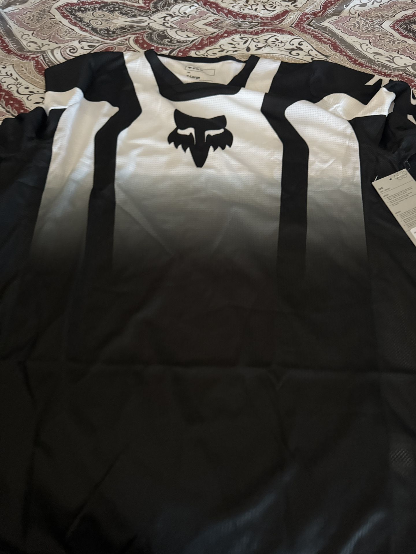 White and Black fox jersey (new) size Xl