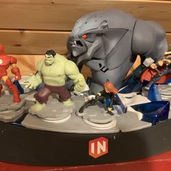 Disney Infinity 2.0 Collectors Edition Frost Giant with 4 Avengers