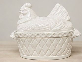🐔 Vintage White Ceramic Hen on Nest Dish — $45