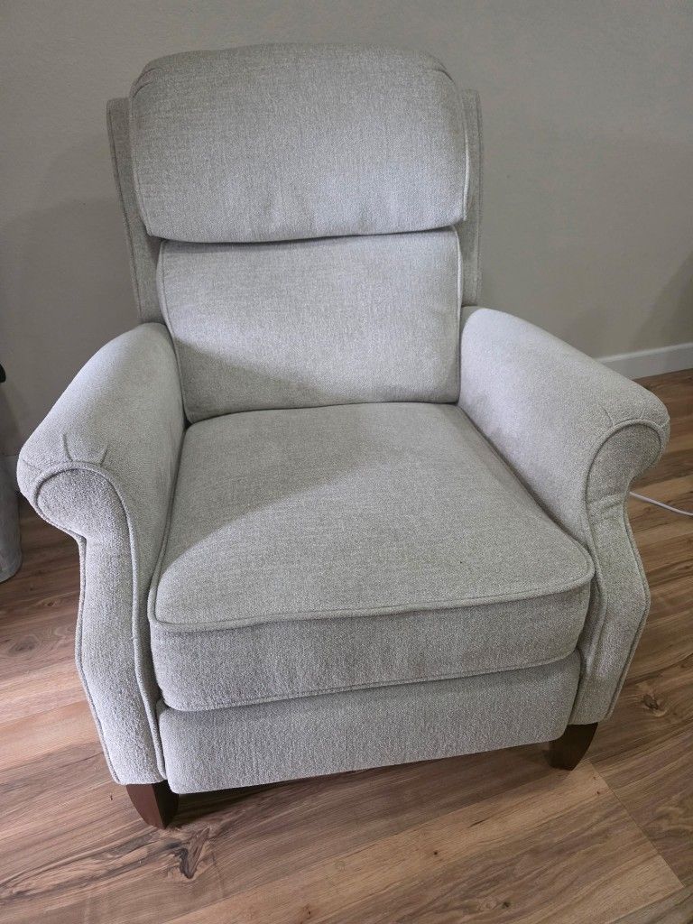 Recliner. Pushback