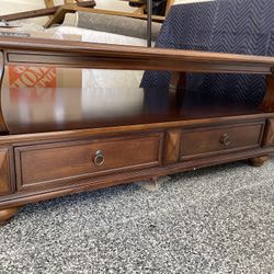 Coffee Table W/ 4 Drawers
